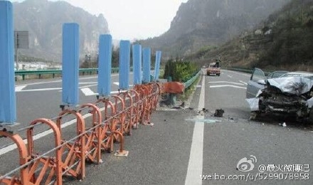 歌手谭赟与怀孕妻子遇车祸同遇难_网曝惨痛车祸现场情况_365经典网