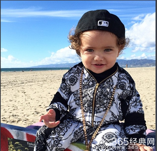 土豪宝宝晒奢侈生活照