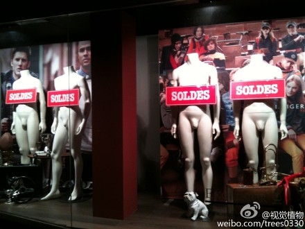 影院男模遭少妇扒光_黑袜红裙饥渴少妇挡不住_365经典网