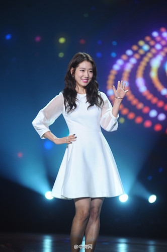 2015湖南卫视元宵喜乐会朴信惠黄晓明《一见你就笑》现场live歌词欣赏图片