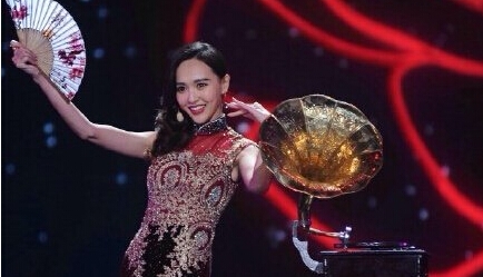 2015湖南卫视元宵喜乐会唐嫣花好月圆假唱视频观看 唐嫣为什么被疑假唱