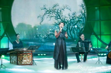 天天向上20150306看点_:揭秘疗伤系歌手黄丽玲与老公情路_365经典网