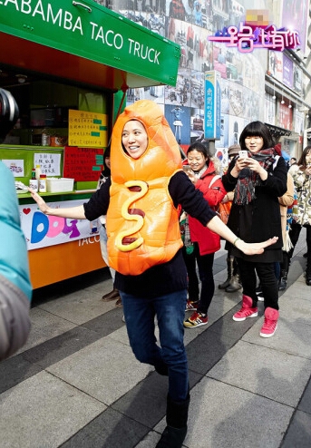 一路上有你20150307期看点介绍_夫妻摆摊张智霖街头卖热狗_365经典网