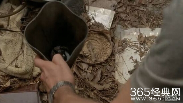 行尸走肉第五季瑞克的枪被谁拿走了 是摩根还是卡尔喜欢的那个女孩