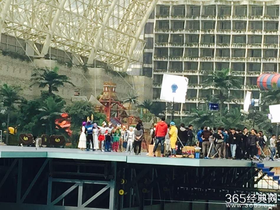 《奔跑吧兄弟2》第一期录制花絮:范冰冰携韩庚cosplay