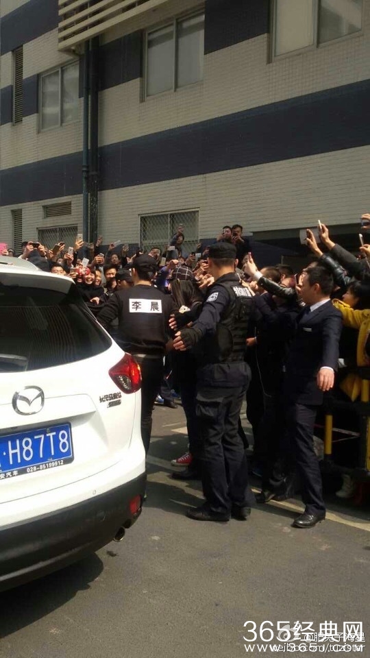 《奔跑吧兄弟2》第一期录制花絮:范冰冰携韩庚cosplay