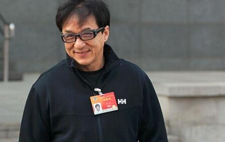  成龙含糊回应反悔裸捐事件_舆论认为有毁成龙自身声誉_365经典网