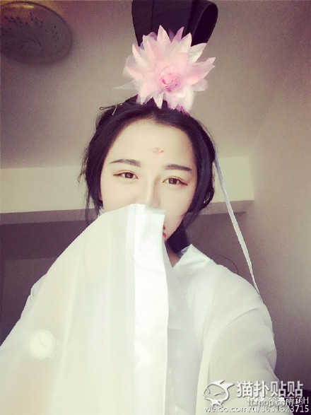 妹子晒古装自拍 小性感的尺度把握的相当有分寸啊