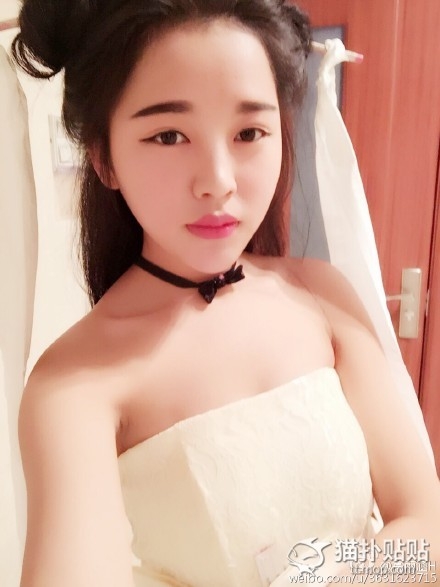 妹子晒古装自拍 小性感的尺度把握的相当有分寸啊