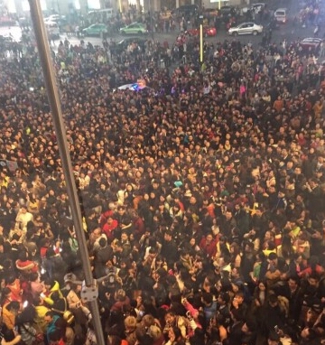 奔跑吧兄弟第二季的撕名牌现场照片_跑男2的成都站取消了吗_365经典网