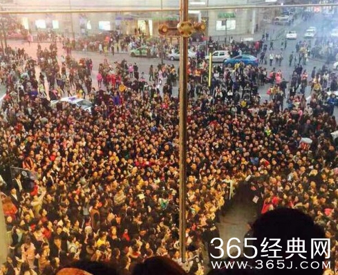 奔跑吧兄弟第二季的撕名牌现场照片_跑男2的成都站取消了吗_365经典网