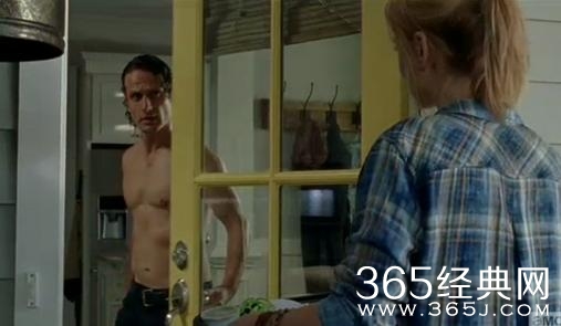 《行尸走肉第五季》瑞克的枪是谁拿