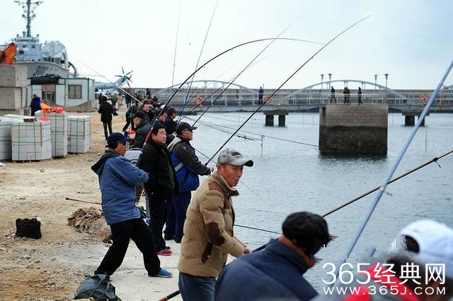现实版“姜太公钓鱼”
