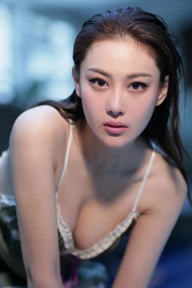 张馨予钱包被偷哭穷 模仿范爷自嘲