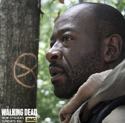 《行尸走肉第五季》瑞克的枪是谁拿