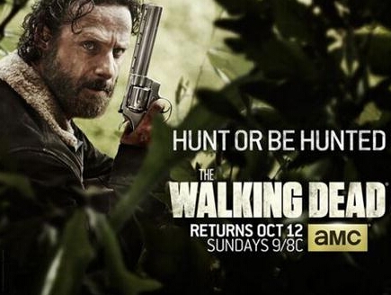 《行尸走肉5》第13集片尾rick在围墙边听的那首歌是什么歌