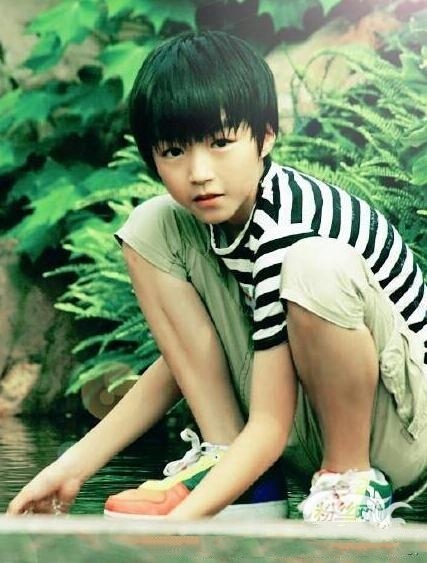 双膝过肩，长腿欧巴