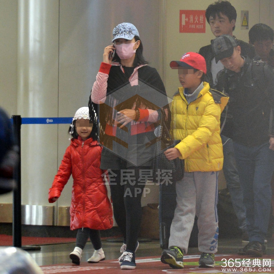 网曝宋祖英携爱子与神秘女娃返京_小萌娃可爱抢镜_365经典网