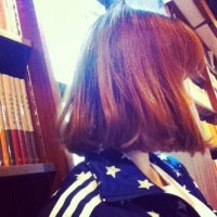 短发妹子女生头像 酒瘾闹不过我爱你的瘾