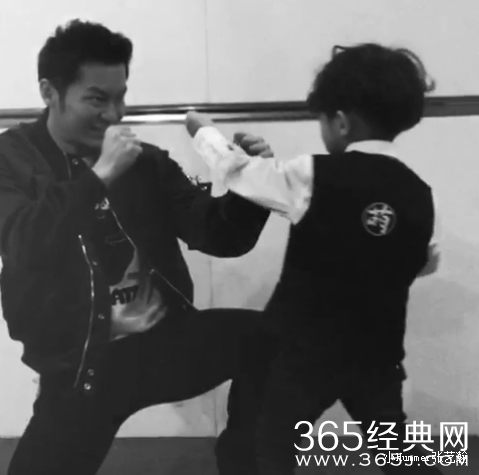 范冰冰李晨再隔空互动_共转萌娃视频公然秀恩爱_365经典网