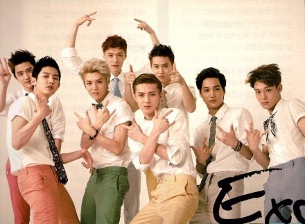 EXO最新演唱会现场MV欣赏