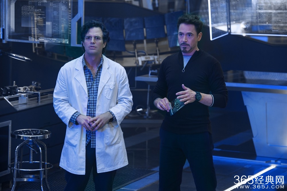 《复仇者联盟2》钢铁侠绿巨人4月抵京，为宣传造势