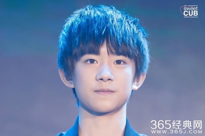 tfboys易烊千玺《昨天的你的现在的未来》live版MV在线试听歌词图片