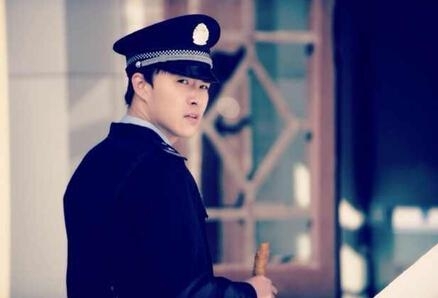 《别让我看见》警局卧底是谁