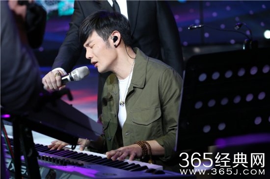 《天天向上》最新歌手之夜预告：李荣浩演嫩模令人脸红难自持