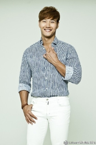 金钟国将出演KBS新剧《制作人》 饰演艺能局PD图片