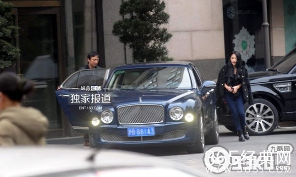 沪B881A3车主王思聪携美女出行 沪B881A3是什么车价值多少钱