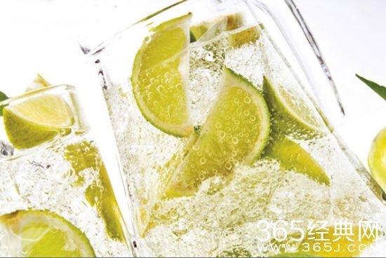 美国104岁老人称长寿秘诀是一天喝三次汽水