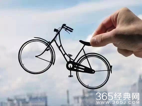 生活像一个漏斗，得到着，失去着