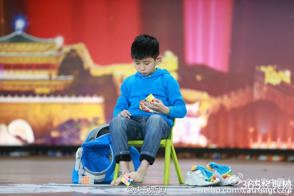 厦门阙剑宇手脚并用玩转魔方视频在线观看_阙剑宇参加出彩中国人视频_3655经典网