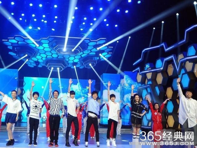 TFBOYS一年长高十厘米_身高直逼何炅李维嘉照片曝光_365经典网