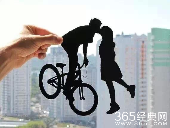 生活像一个漏斗，得到着，失去着