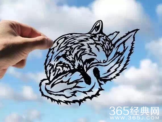 生活像一个漏斗，得到着，失去着