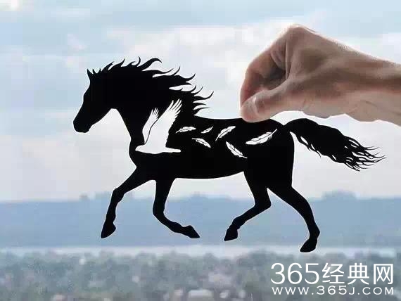 生活像一个漏斗，得到着，失去着