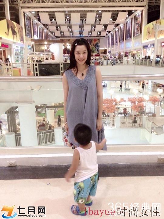 泰国辣妈Mookies Zapp个人资料照片 Mookies Zapp老公照片 Mookies Zapp比基尼照胸围