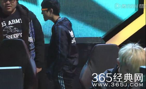 LOL赛后不握手 诺夏微博解释：人被打懵了