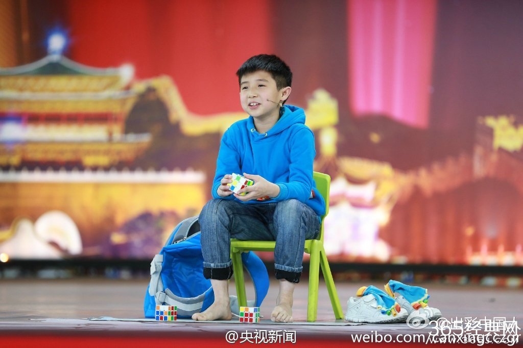 厦门阙剑宇手脚并用玩转魔方视频在线观看_阙剑宇参加出彩中国人视频_3655经典网