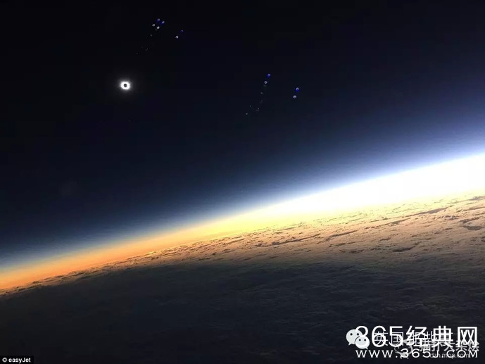 飞行员故意晚点 带乘客看到了最碉炸的日食