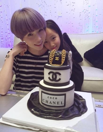 高晓松漂亮女儿罕见露面 与前妻幸福依偎