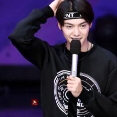 《快乐大本营》20150321陈伟霆的头带是什么牌子多少钱引关注