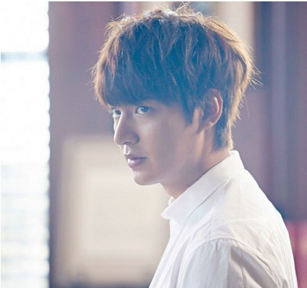 李敏镐香港“吸金”被爆一晚1600万人民币 举双手向中国粉丝打招呼