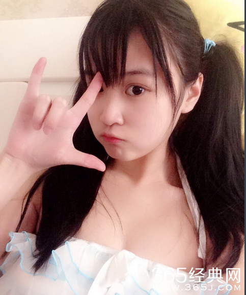 00后小学生微博晒半裸私照