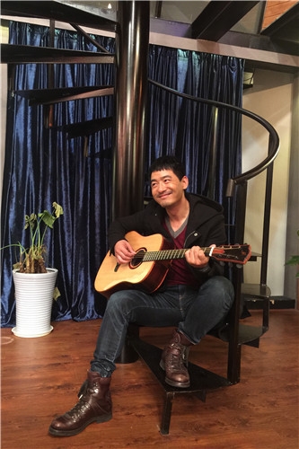 《真正男子汉们》空降《我是歌手3》总决赛 郭晓东秀吉他王宝强打架子鼓图片