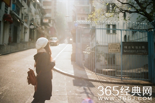 真正爱你的人，其实就是愿意一直忍耐你的人。