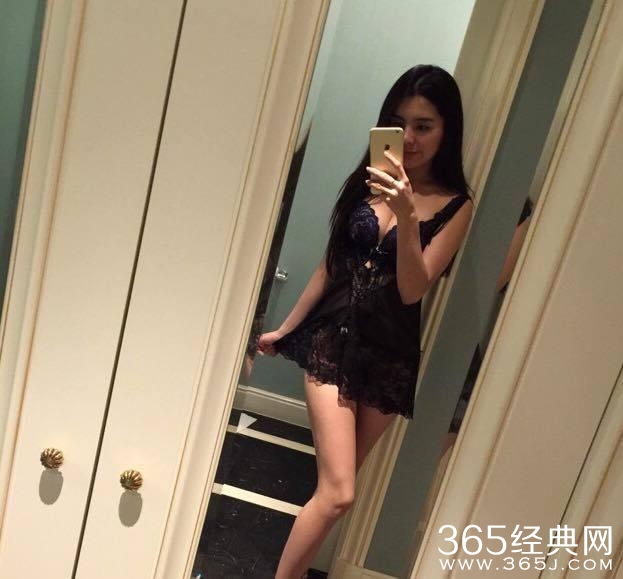 嫩模赵惟依娜美身材妹：我的胸本来就是纯天然