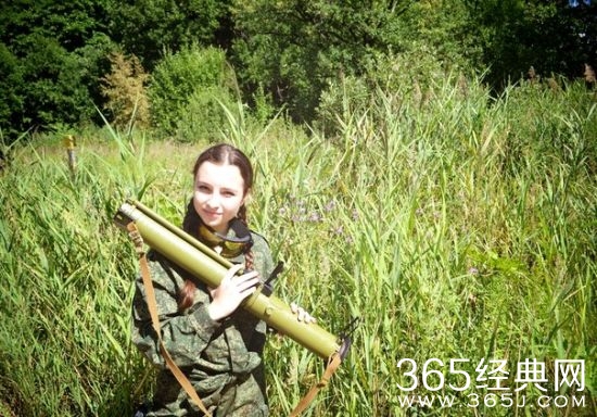 战斗民族“武装”小美女走红 被称俄罗斯的小龙女